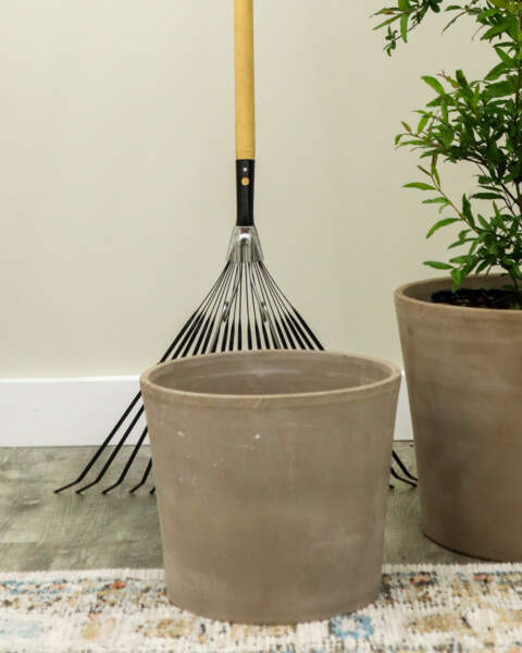 10" Graphite Pot